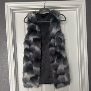 Romeo & Juliet Couture Gray Faux Fur Vest